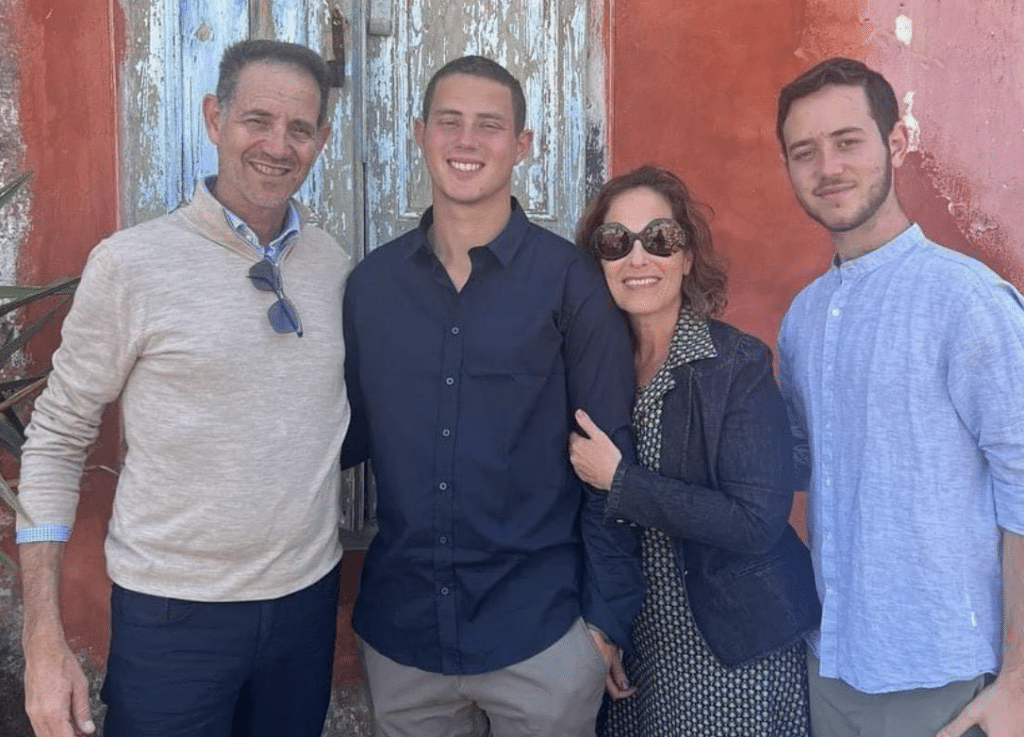 Omer Neutra with his family